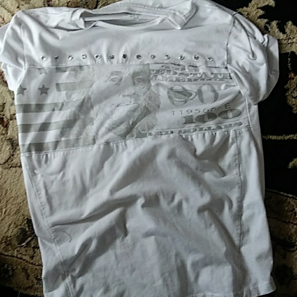 White short sleeve shirt